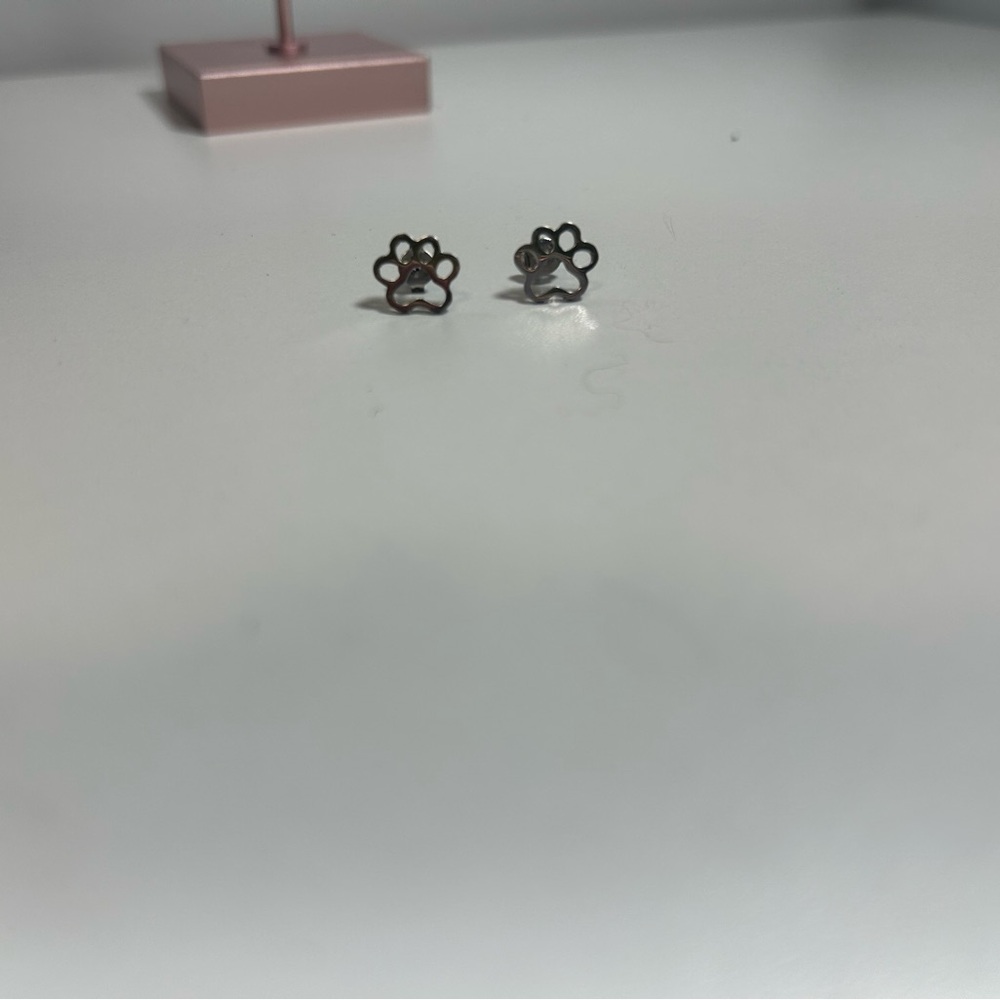 Charming Paw Print Stud Earrings